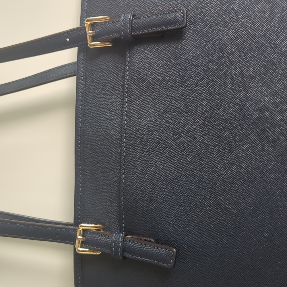 Michael Kors Jet Set Tote - Picture 6 of 12
